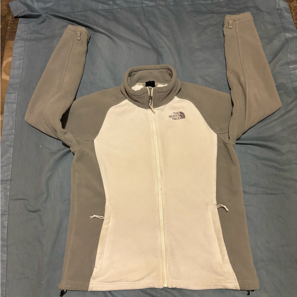 The north face women’s size L fleece jacket great look and color